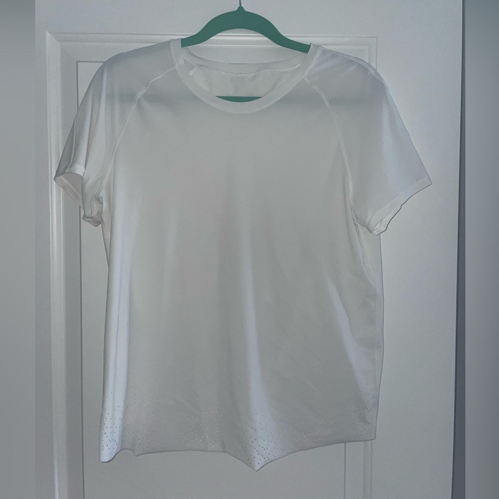 White lululemon performance t-shirt